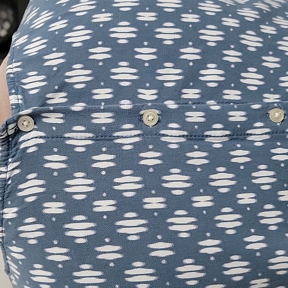 Loft. Size S, Ikat Tie Hem Button Back Top. Sleeveless, Excellent Used Cond. - Picture 4 of 12